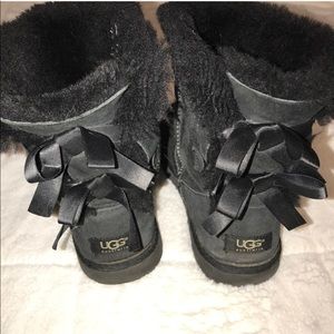 UGGS bow tie youth size 6